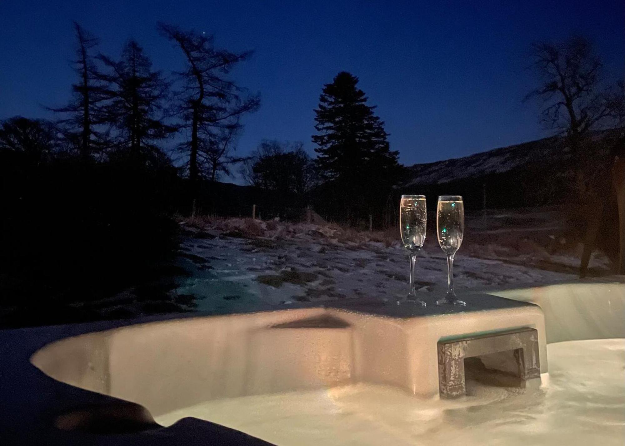 Glen Clova Lodges Inchmill Exterior photo