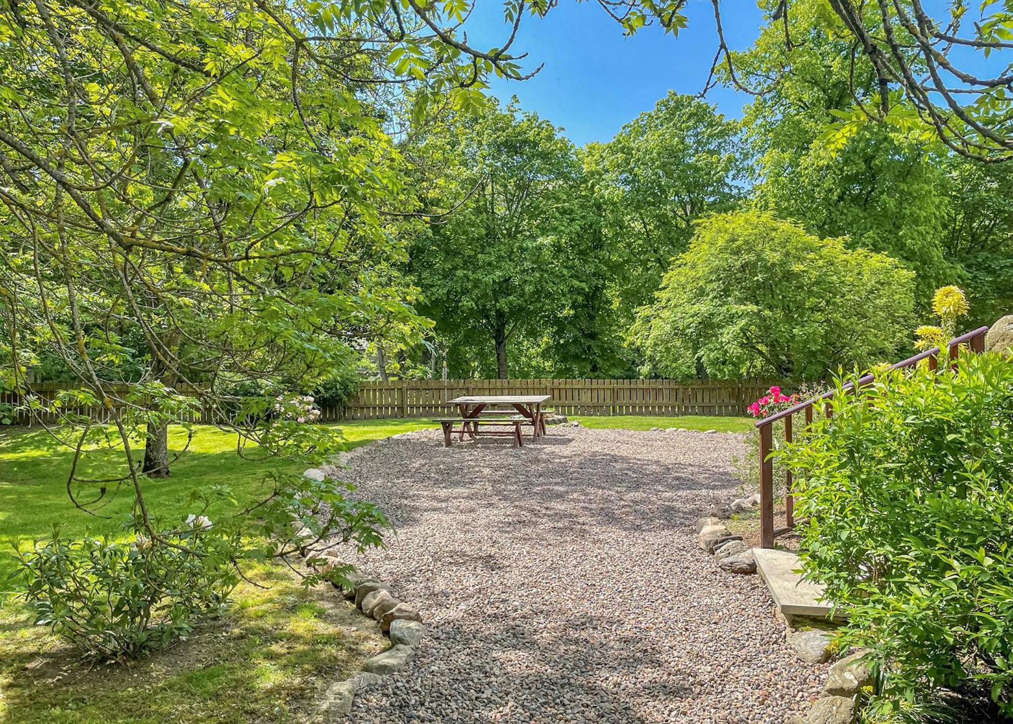 Glen Clova Lodges Inchmill Exterior photo